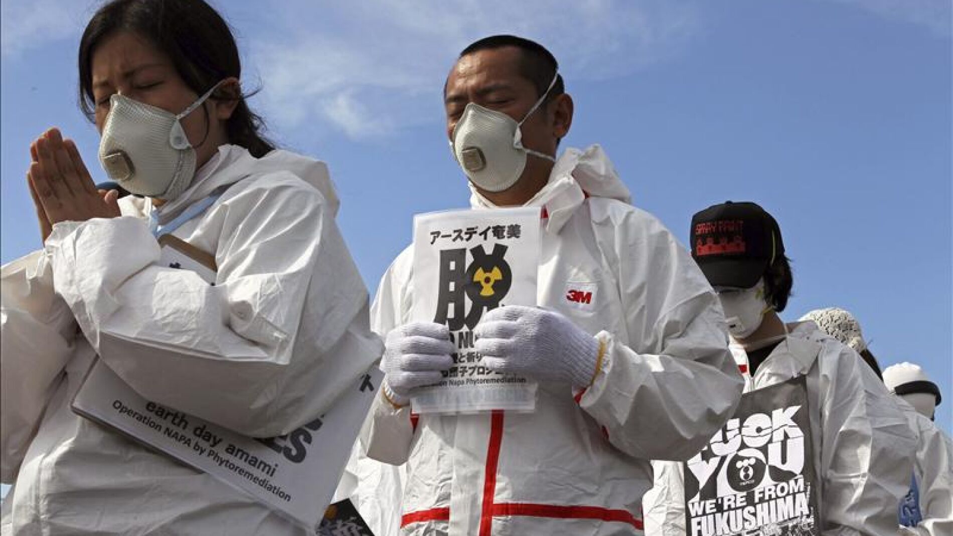 Operarios de la central de Fukushima