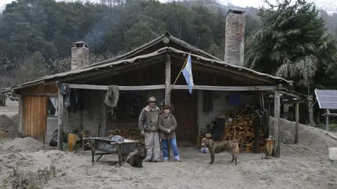 La Angostura, cubierta de cenizas del Puyehue La Angostura, cubierta de cenizas del Puyehue