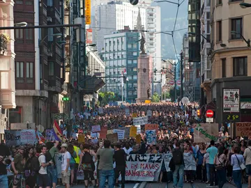 Desalojan a los "indignados" de Bilbao Desalojan a los "indignados" de Bilbao