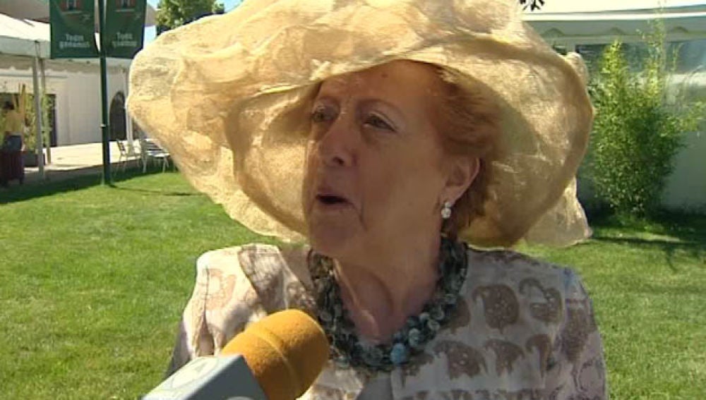 Sombreros a la carrera en el hipódromo de la Zarzuela