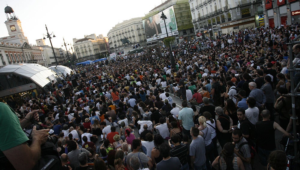 Miles de indignados en Sol