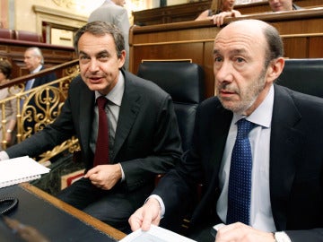 Alfredo Pérez Rubalcaba junto a Zapatero