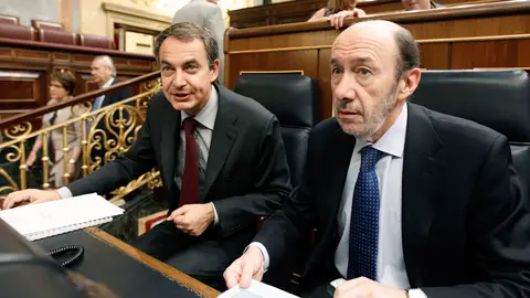 Alfredo Pérez Rubalcaba junto a Zapatero Alfredo Pérez Rubalcaba junto a Zapatero