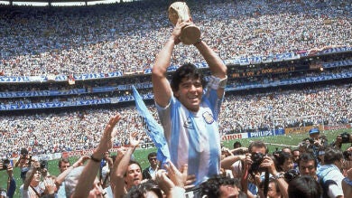 Se cumplen 40 años del debut de Maradona como futbolista