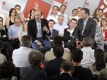 Rubalcaba con más de un centenar de alcaldes Rubalcaba con más de un centenar de alcaldes
