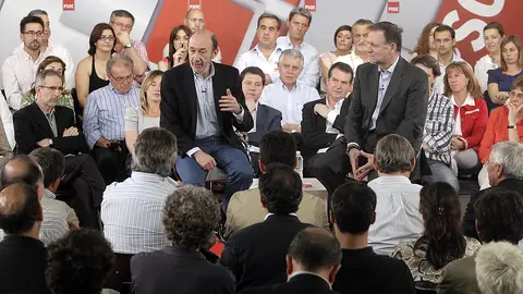 Rubalcaba con más de un centenar de alcaldes Rubalcaba con más de un centenar de alcaldes