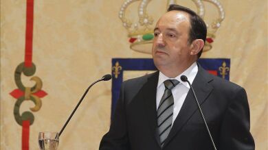 Pedro Sanz critica al Gobierno en su quinta toma de posesión