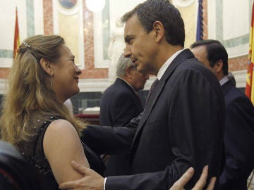Pilar Manjón saluda a Zapatero Pilar Manjón saluda a Zapatero