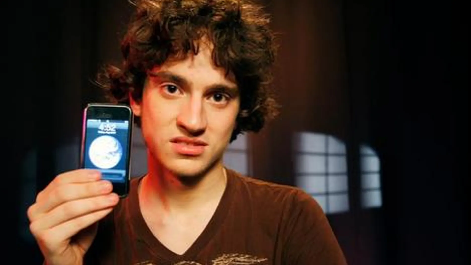 GeoHotz 'hackeó' el iPhone de Apple GeoHotz 'hackeó' el iPhone de Apple