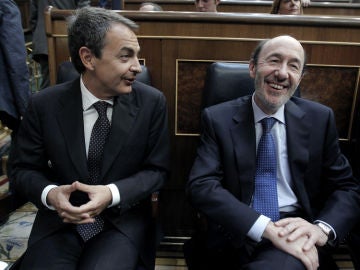 Zapatero y Rubalcaba durante el debate del Estado de la Nación