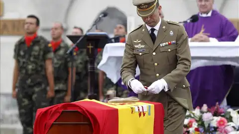Emotiva despedida a los fallecidos en Afganistán, presidida por el príncipe Emotiva despedida a los fallecidos en Afganistán, presidida por el príncipe