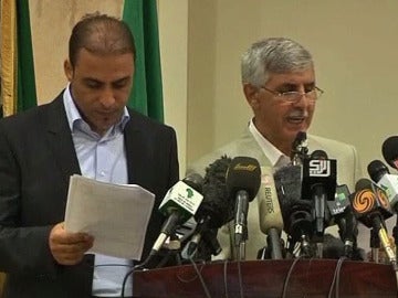 Trípoli rechaza la orden de arresto contra Gadafi