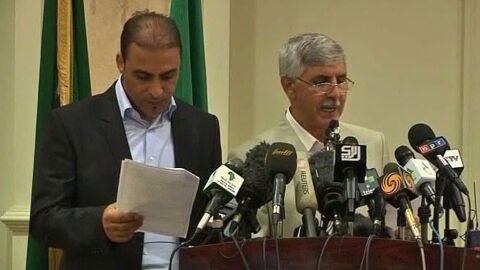 Tr&iacute;poli rechaza la orden de arresto contra Gadafi