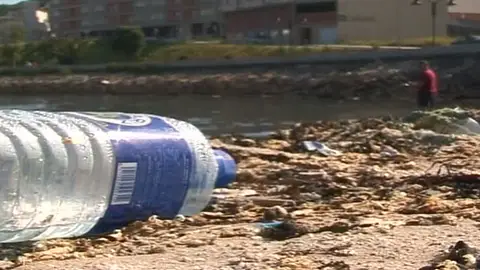 Suciedad en las playas españolas Suciedad en las playas españolas