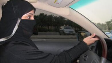 El rey saudí autoriza la emisión de los permisos de conducir para mujeres