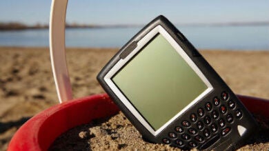 Un 83% de los españoles considera imprescindible el móvil durante sus vacaciones de verano