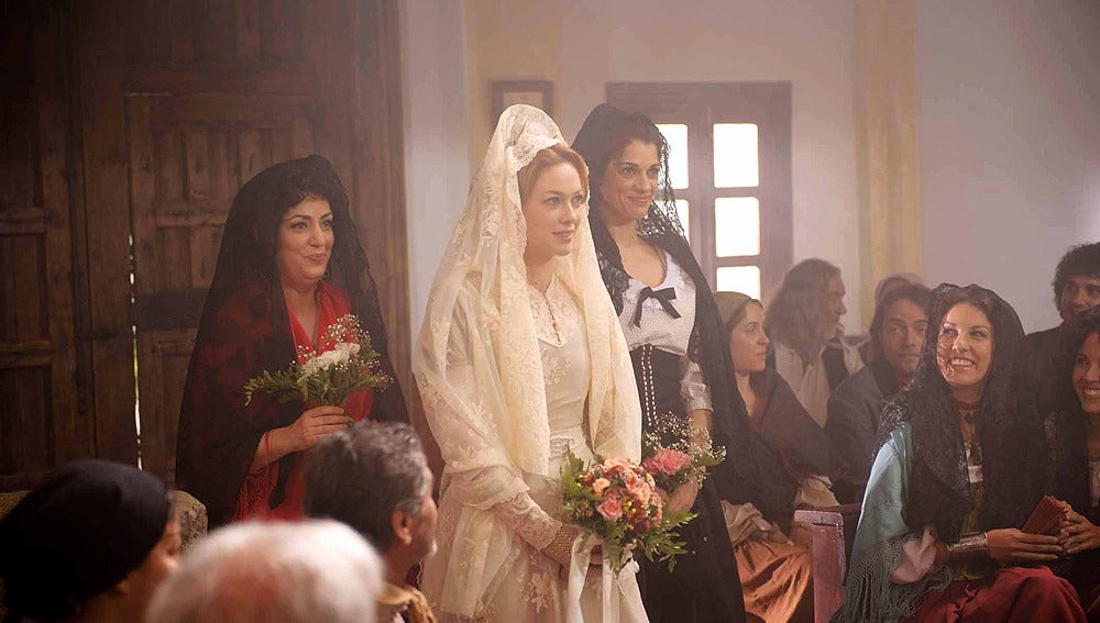 Sara entrando a la iglesia