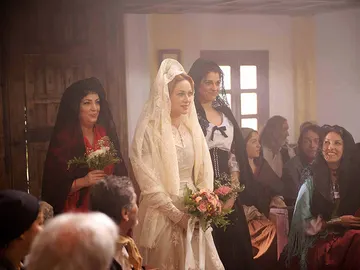 Sara entrando a la iglesia Sara entrando a la iglesia