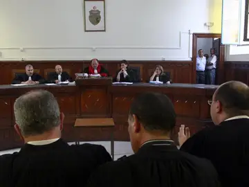 Los abogados del despuesto presidente tunecino Zine El Abidine Ben Ali Los abogados del despuesto presidente tunecino Zine El Abidine Ben Ali