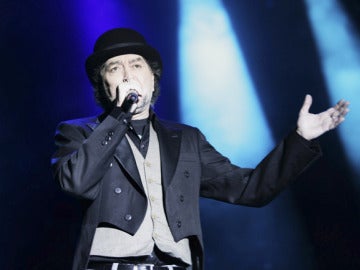 El cantante Joaquín Sabina en una actuación.
