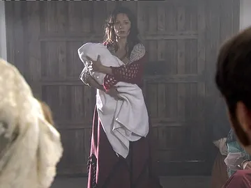 Lola irrumpe en la boda de Sara y Miguel Lola irrumpe en la boda de Sara y Miguel