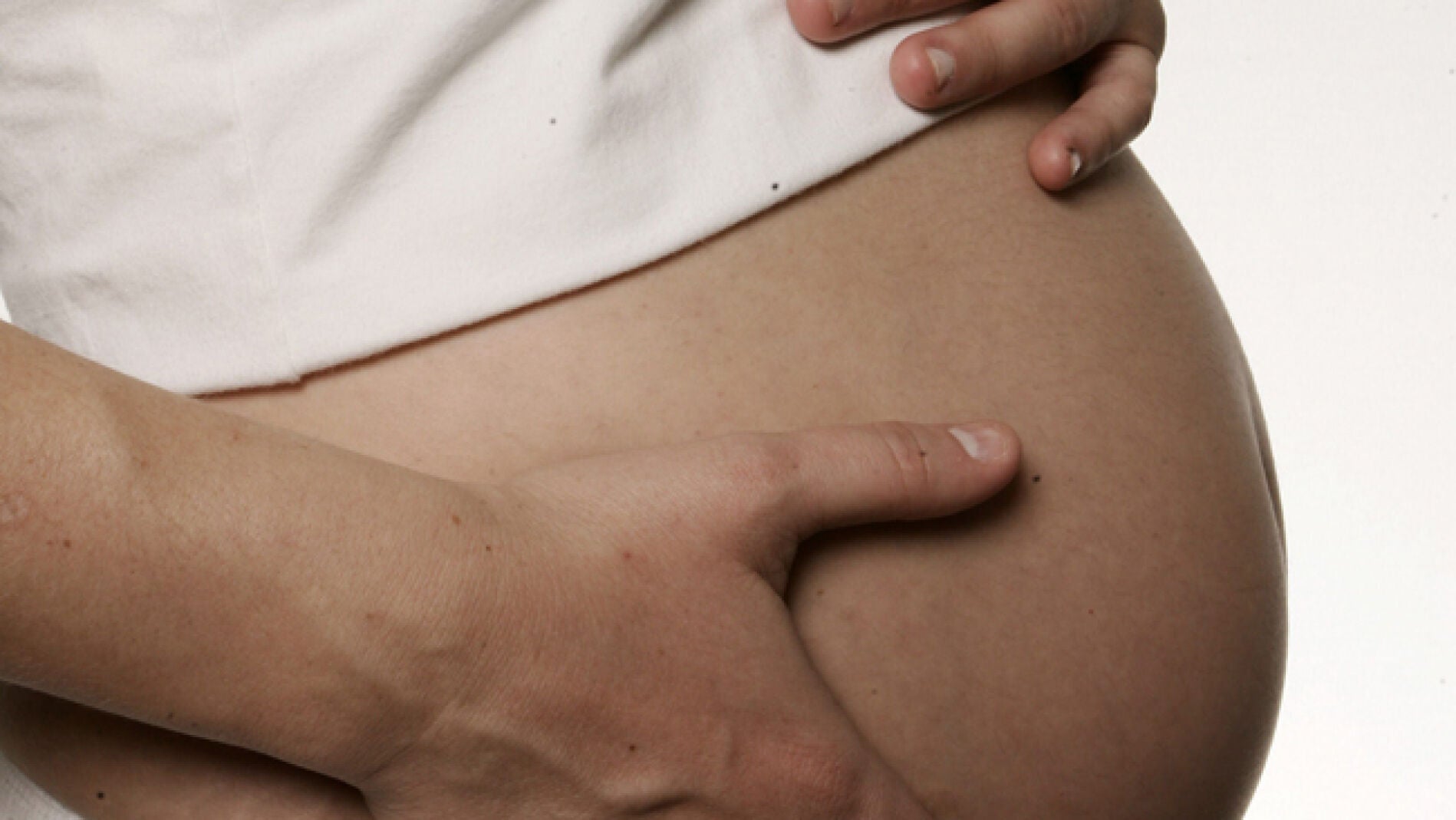 Una mujer embarazada