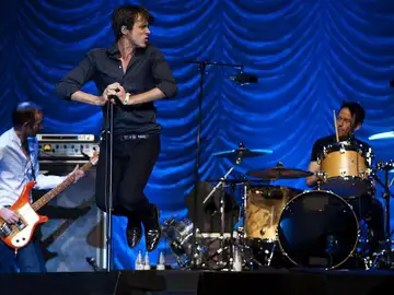 El grupo británic "Suede" durante el concierto ofrecido esta noche en Bilbao El grupo británic "Suede" durante el concierto ofrecido esta noche en Bilbao