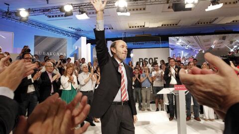 Rubalcaba saluda a los suyos