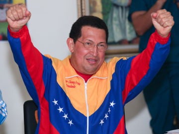 Hugo Chavez reaparece tras el anuncio de que tiene cáncer