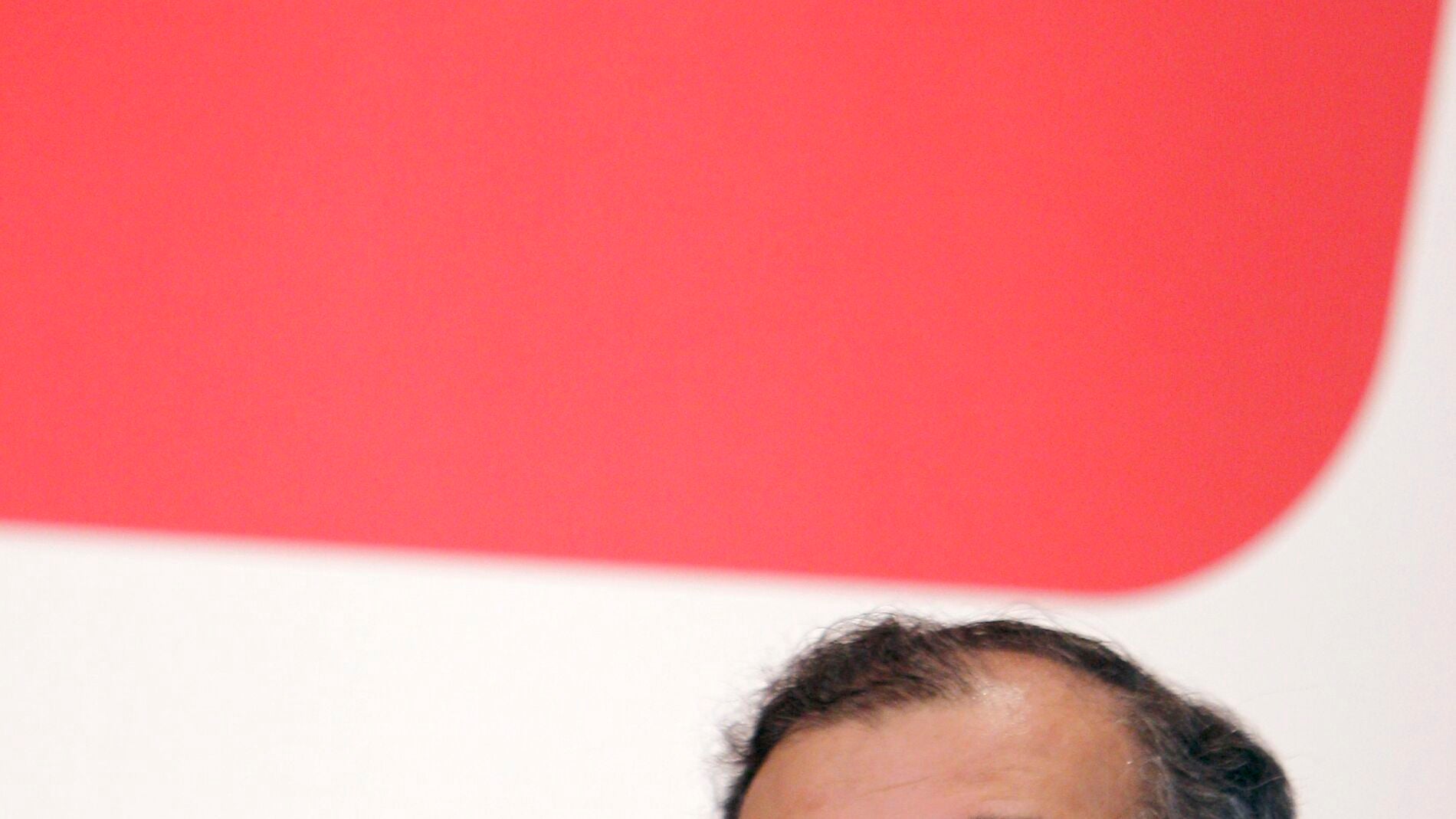 Angel Ron critica que se utilice la banca como chivo expiatorio de la crisis