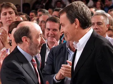 José Luís Rodríguez Zapatero junto al candidato a la presidencia Alfredo Pérez Rubalcaba. José Luís Rodríguez Zapatero junto al candidato a la presidencia Alfredo Pérez Rubalcaba.
