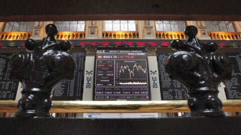 El IBEX cae el 1,18 por ciento en la apertura, pendiente de Grecia y de la deuda soberana europea.