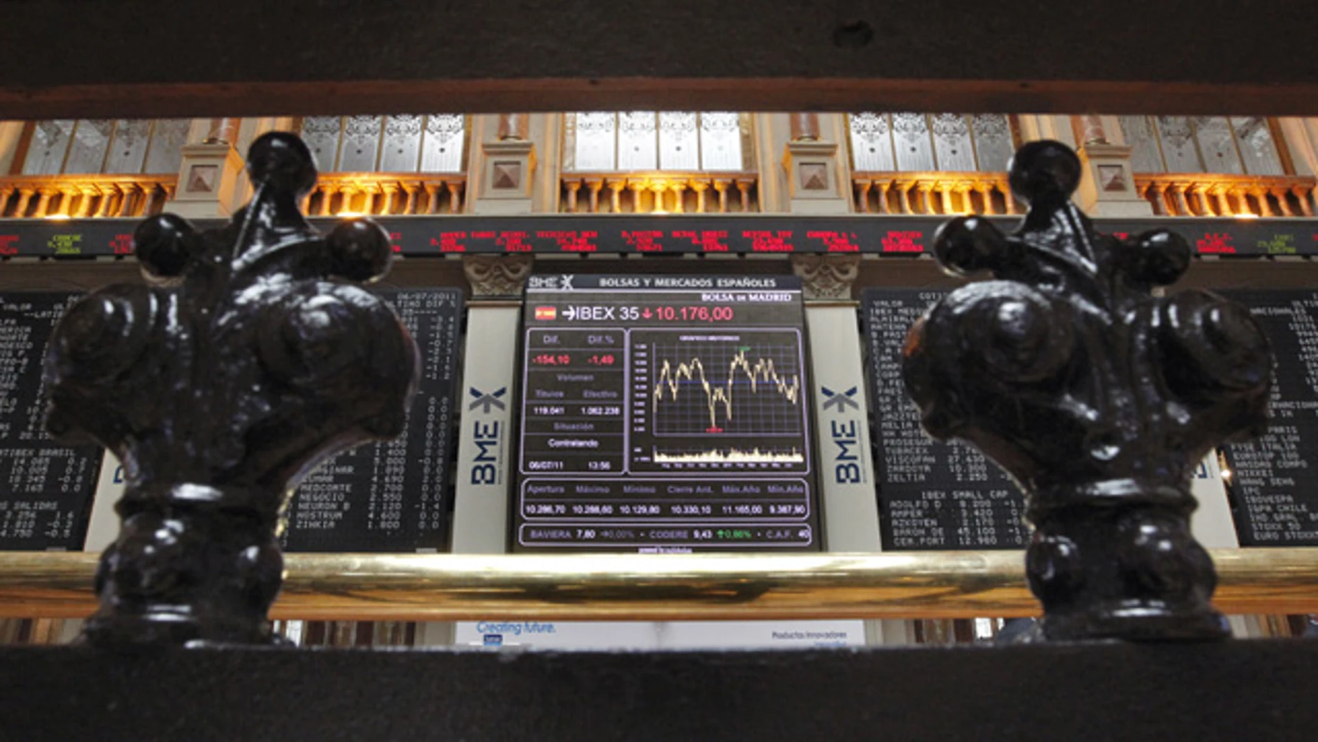 El IBEX cae el 1,18 por ciento en la apertura, pendiente de Grecia y de la deuda soberana europea. El IBEX cae el 1,18 por ciento en la apertura, pendiente de Grecia y de la deuda soberana europea.