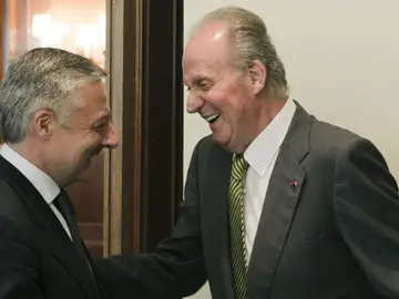 Blanco se saluda con el Rey Blanco se saluda con el Rey