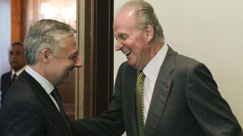 Blanco se saluda con el Rey