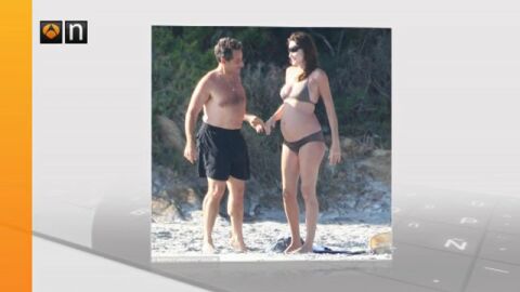 Carla Bruni, embarazada y en biquini