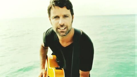 David Ascanio en un momento del videoclip del tema 'Lo que tu me dejes'