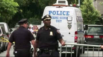 La Policía registra un barrio de Nueva York.