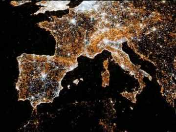 Un fotógrafo crea un mapa con el flujo de información de Twitter