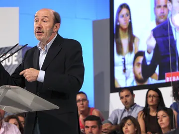 Rubalcaba pedirá un esfuerzo a la banca Rubalcaba pedirá un esfuerzo a la banca