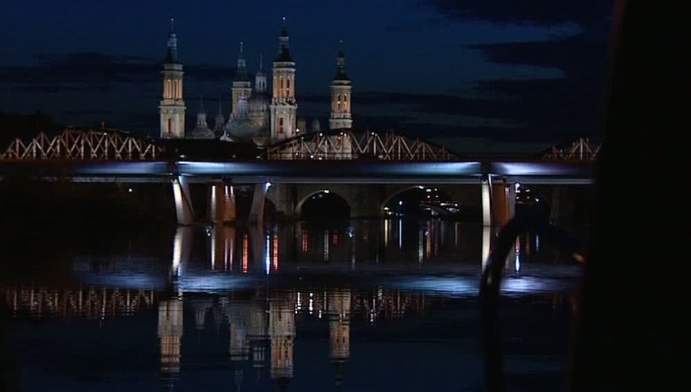 Zaragoza, a la luz de la luna