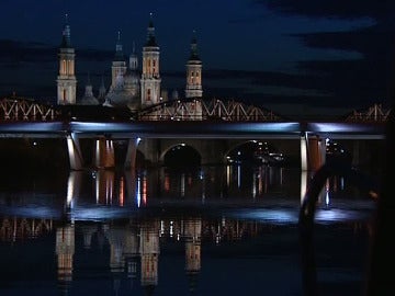 Zaragoza, a la luz de la luna