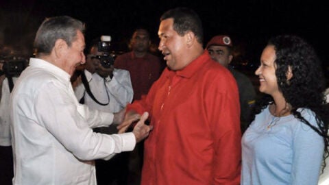 Ch&aacute;vez llega a Cuba