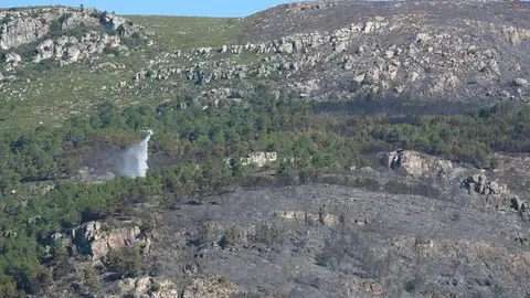 Los bomberos logran controlar el incendio de La Riba en Tarragona Los bomberos logran controlar el incendio de La Riba en Tarragona