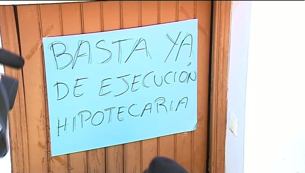 La plataforma "15-M" intenta impedir un nuevo desahucio