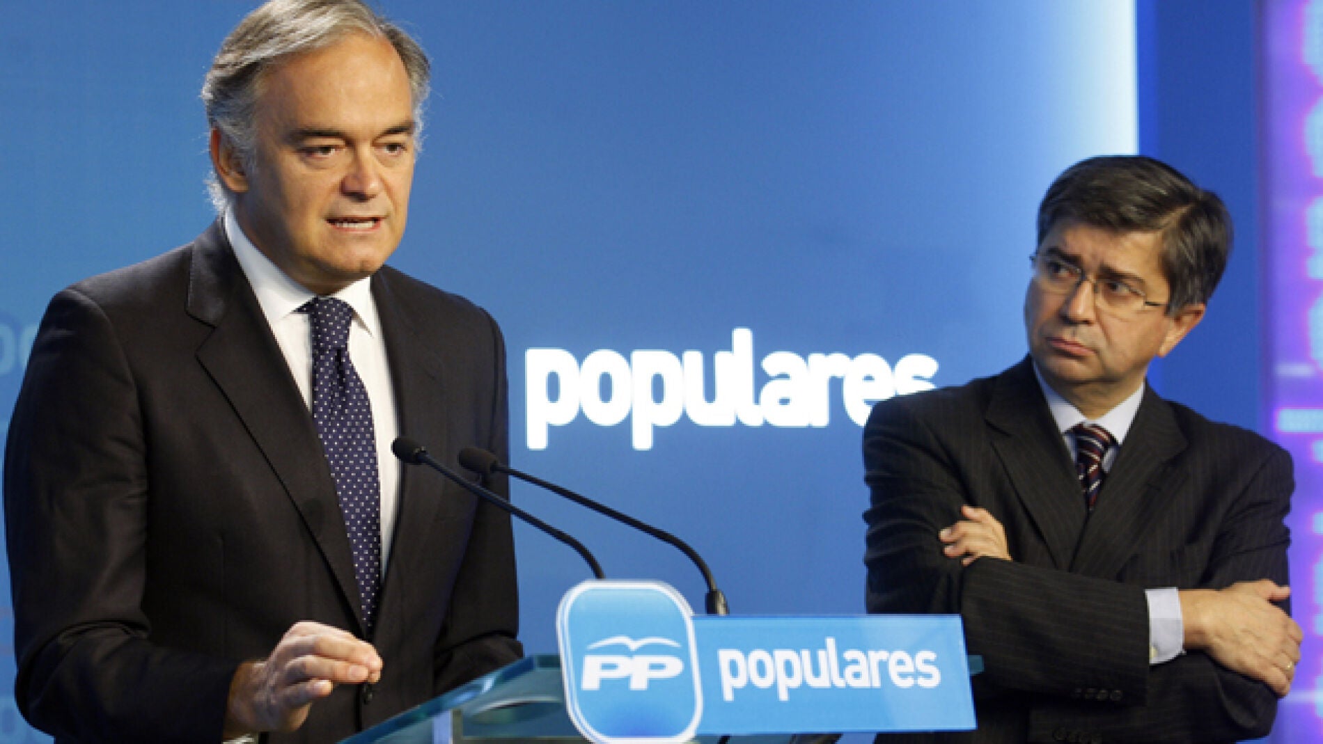 Gonz&aacute;lez Pons en la sede del PP en G&eacute;nova