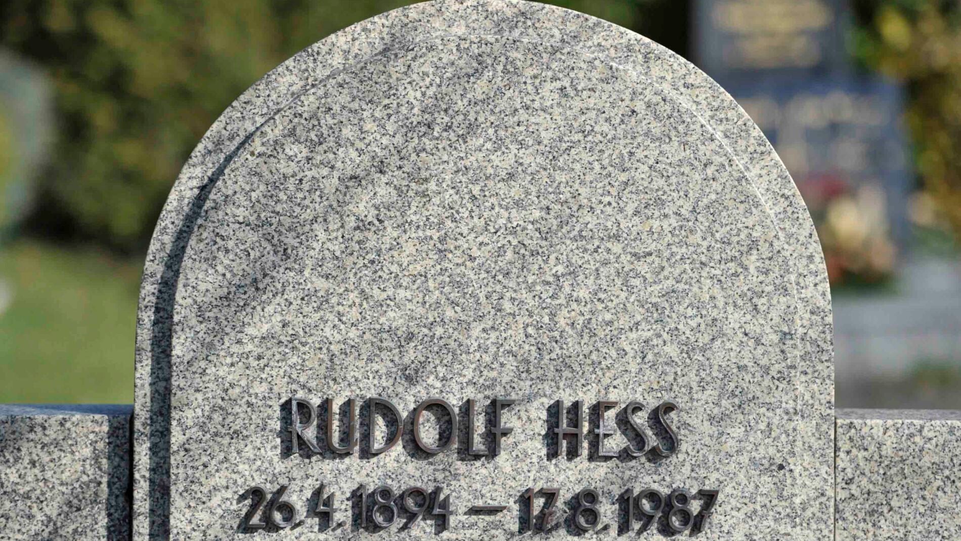 Exhuman los restos de Rudolf Hess, el n&uacute;mero dos de los nazis