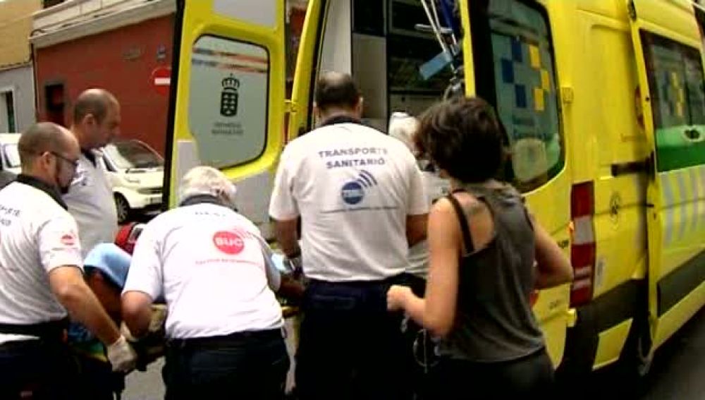 Una mujer le clava un cuchillo a un hombre marroquí
