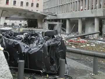 El coche se convierte en centro de todas las miradas El coche se convierte en centro de todas las miradas