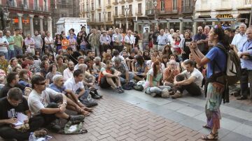 Unos 200 "indignados" protestan en Valladolid